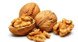 रोजाना अखरोट खाने से बॉडी को होंगे कमाल के फायदे, आप भी जानिए