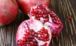 अनार के पीछे सौ बीमार यूं ही नहीं, एनिमिया, ब्लड प्रेशर समेत कई बीमारियों में दिलाता है राहत