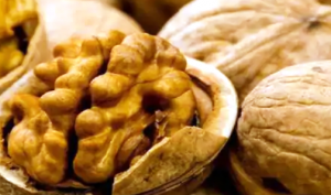 डायबिटीज और कैंसर जैसी बीमारियां रहती हैं दूर, जानिए अखरोट खाने के 5 फायदे