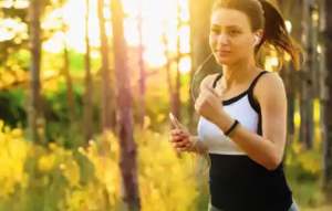 सावधान! ईयरफोन का ज्‍यादा इस्‍तेमाल बना सकता है बीमार, बरतें ये सावधानियां