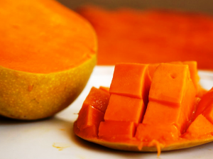 आम खाने से बढ़ता है फैट, जानें क‍ितना आम खाना चाह‍िए और क‍ितना नहीं