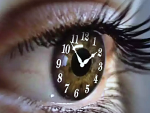 बोझिल हो चुकी आंखों में आएगी नई चमक, अपनाएं ये घरेलू तरीके