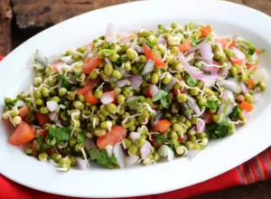 नाश्ते में खाएं मूंग दाल स्प्राउट्स, पूरा दिन बने रहेंगे एनर्जी का पावर हाउस