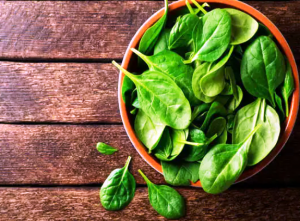 इम्यूनिटी बढ़ाने से लेकर ब्लड प्रेशर कंट्रोल करने तक, जानें सेहत के लिए पालक के अनोखे फायदे