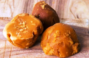 सर्दी में रोजाना खाएं गुड़ का एक टुकड़ा, सर्दी जुकाम के अलावा ये बीमारियां भी रहेंगी दूर