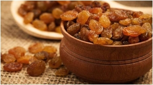 Kishmish Benefits: खून में आयरन की कमी को पूरा करने और हड्डियों को मजबूत करने के लिए करें किशमिश का सेवन