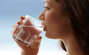 मॉर्निंग में खाली पेट इस पानी को पीने से मिलेंगे 4 बेमिसाल फायदे, रेसिपी में चाहिए सिर्फ एक चीज