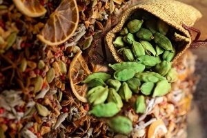 इलायची आपके किचन की शान है, लेकिन क्या आप इसके बारे में यह सब जानते हैं?