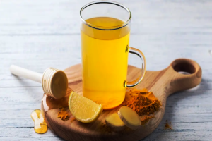 Lemon Turmeric Benefits: इन दो चीजों को रोजाना के डाइट में करें शामिल, बीमारियां रहेंगी कोसों दूर