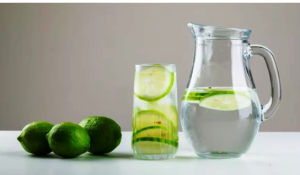 Nimbu Paani: रोजाना क्यों पीना चाहिए नींबू पानी? जानें इसके हैरान कर देने वाले फायदे