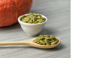 Pumpkin Seeds: कद्दू के बीज फेंकना नहीं है समझदारी! खाने से मिलते हैं ढेरों फायदे, जानकर आप भी रह जाएंगे दंग