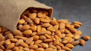 Almond Benefits: सेहत ही नहीं त्वचा के लिए भी वरदान है बादाम, रोजाना खाने से मिलेंगे ढेरों फायदे
