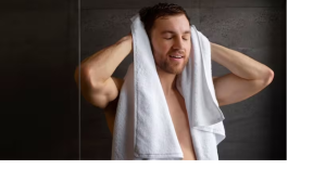 ठंड में ठंडे पानी से नहाना सेहत के लिए फायदेमंद है या नहीं?