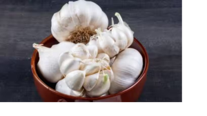खाली पेट लहसुन खाना होता है फायदेमंद! जानें