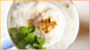 आप भी दही में नमक मिलाकर खाते हैं? जानें और फिर तय करें इसे कब और कैसे खाना है