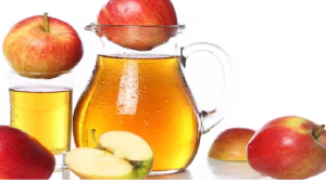 रोज एप्पल जूस पिएंगे तो क्या होगा? सेब का जूस पीते वक्त बरतें ये सावधानियां
