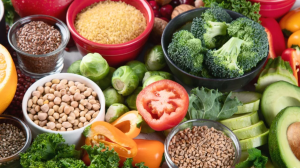 सावधान! प्रोटीन की कमी से हड्डियां हो जाती हैं कमजोर, झड़ने लगते हैं बाल; ऐसे करें अपना बचाव