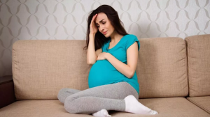 Pregnancy में मां को न मिले खुशनुमा माहौल, तो होने वाली बेटी पर पड़ता है ये गंभीर असर!