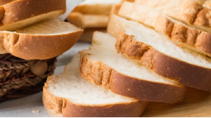 सुबह के नाश्ते में ब्रेड का सेवन पड़ सकता है महंगा, हो सकते हैं इन गंभीर बीमारियों के शिकार