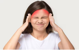 सिर में लगातार दर्द दे सकता है इस गंभीर बीमारी को न्यौता, समय रहते हो जाएं सतर्क