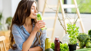 Holi 2024: होली पर ज्यादा खाने का भुगतना पड़ सकता है खामियाजा, इन इन टिप्स से करें बॉडी को डिटॉक्स