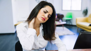Cervical पेन ने कर रखा है बुरा हाल, तो दवाइयों से पहले इन योगासनों को आजमाकर देख लें