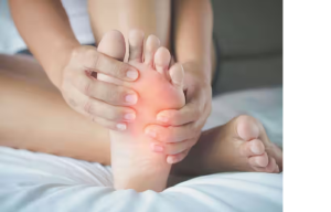 पैरों में रहने वाली सूजन दे सकती है Kidney Disease का संकेत, जानें इसके लक्षण और बचाव के उपाय