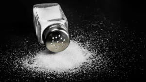 Excess Salt Side Effects: स्वाद के चक्कर में आप भी खाते हैं ज्यादा नमक, तो दिल और किडनी को सकता है ऐसा नुकसान