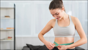 वजन घटाने के लिए रोज कितनी कैलोरी लेनी चाहिए? इतने दिन में दिखेगा डाइट और एक्सरसाइज का असर