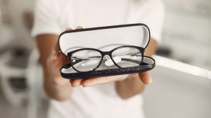 Foods for Better Eyesight: लगातार बढ़ रहा आ है आपके चश्मे का नंबर, तो इन फूड्स से बढ़ाएं आंखों की रोशनी