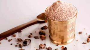 खाली पेट काला नमक का पानी पीने से ये समस्यांए होंगी फ्लश ऑउट, बॉडी होगी डिटॉक्स