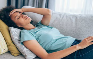 Toxic Shock Syndrome: पीरियड्स में हाइजीन न रखने से हो सकती है ये गंभीर बीमारी, जानें इसके लक्षण और कारण