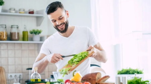 30 की उम्र के बाद रहना चाहते हैं फिट और हेल्दी, तो अपनी डाइट में ये विटामिन जरूर शामिल करें पुरुष