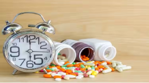 एक्सपायर्ड दवा अगर गलती से खा लें तो क्या करें, जानें बीमारी ठीक करने वाली दवा कब बन जाती है 'खतरनाक'