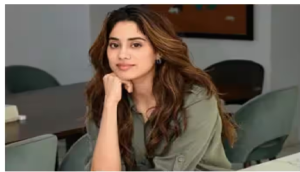 फूड पॉइजनिंग के चलते अस्पताल में भर्ती हुईं जान्हवी कपूर, ये लक्षण दिखने पर आप भी हो जाएं सावधान