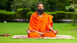 खराब खान पान तेजी से बढ़ा रहा मोटापा, बाबा रामदेव से जानें बढ़ते वजन पर कैसे लगाएं लगाम?